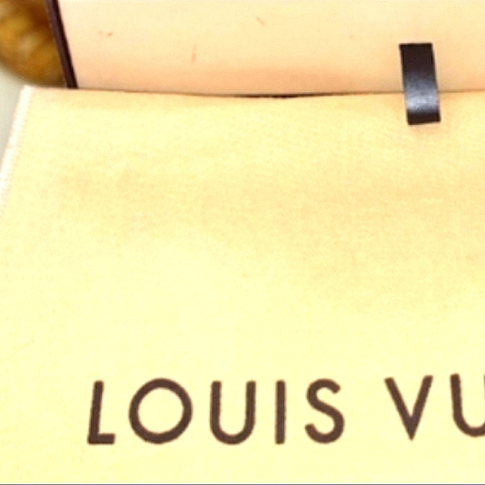 🥈 Louis Vuitton Limited Edition Silver Sparkles Signature Logo Belt Pre-owned - Picture 4 of 5